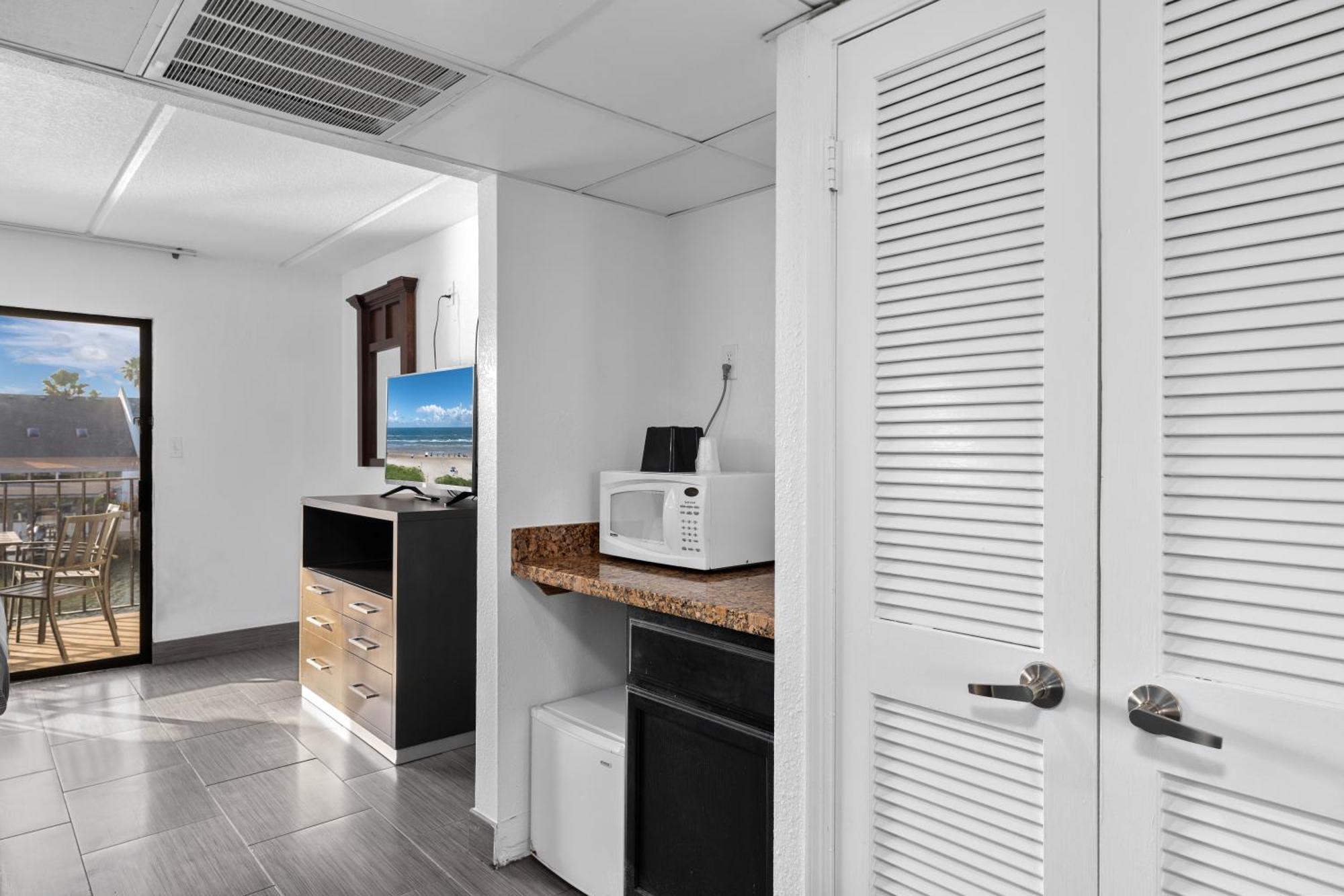 Suite One King 1 Single Bed Non Smoking