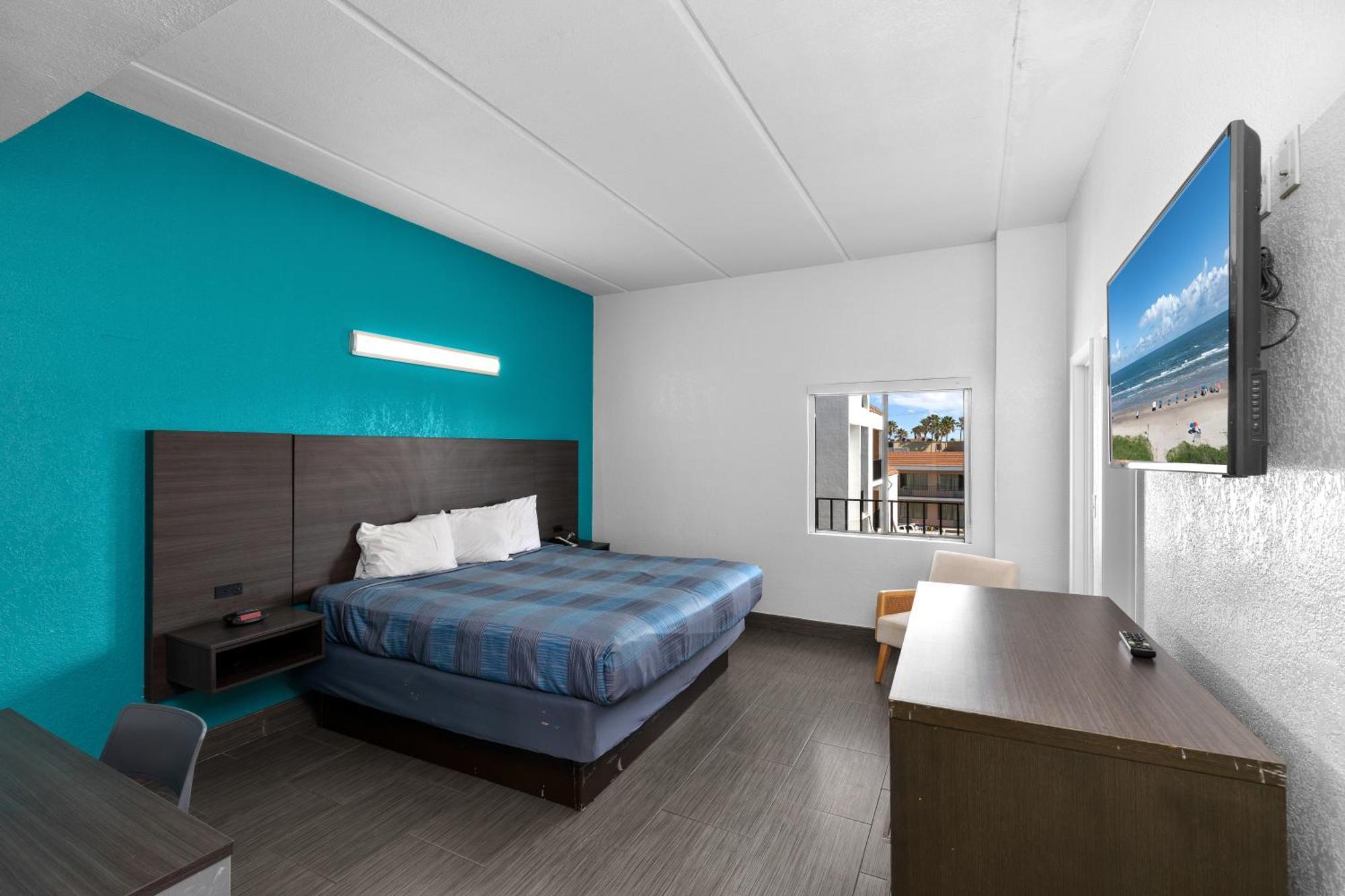 Efficiency Queen Suite Three Queen Beds Non Smoking